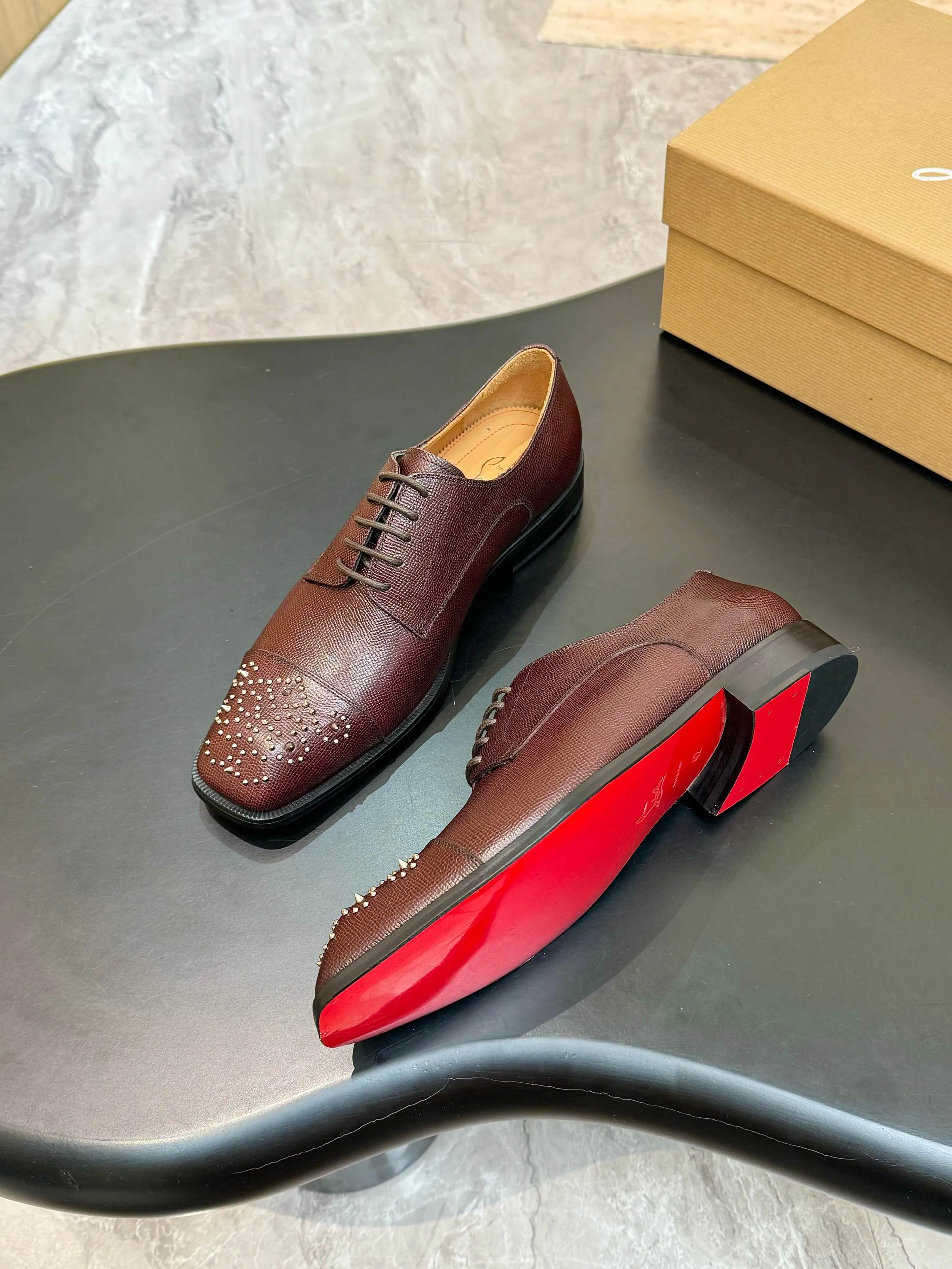 [CL red sole shoes] Top P: 1020💰 Size 39-44 (⚠️38.45.46.47 custom-made, non-returnable and non-exchangeable) 🆑High-end men's business formal leather shoes, original authentic top quality goods ••✅💯 Top original order purchasing agent! Original imported patterned cowhide ➕Imported cowhide lining ➕Cowhide feet ➕Original leather outsole~🉑️Feel free to compare the authentic ones!